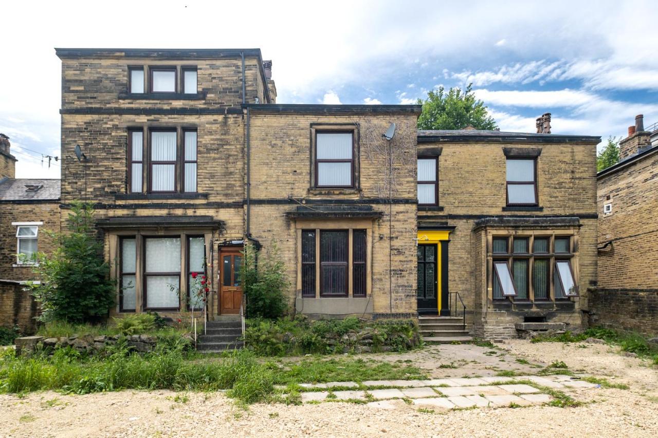 Smiling- North Park Road Apartment