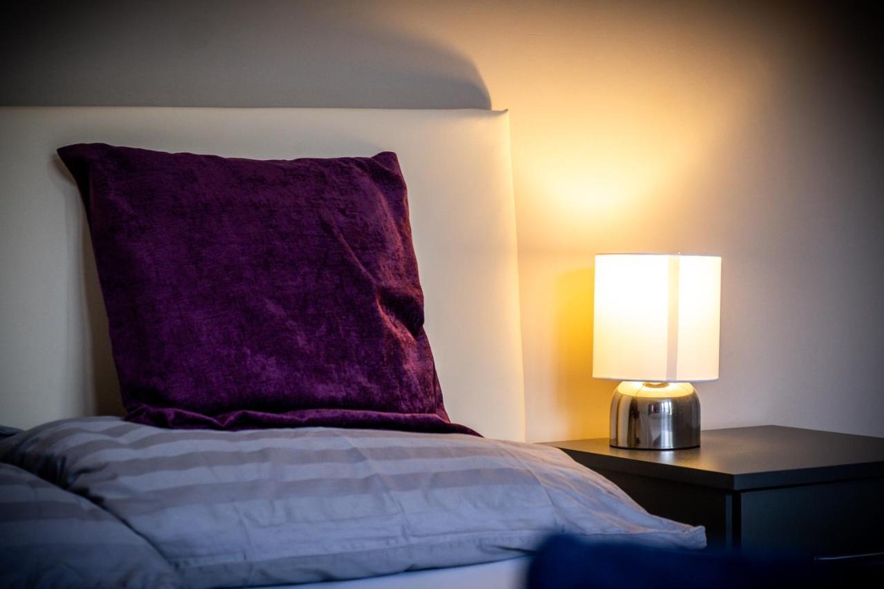 Apartment Smiling- North Park Road *