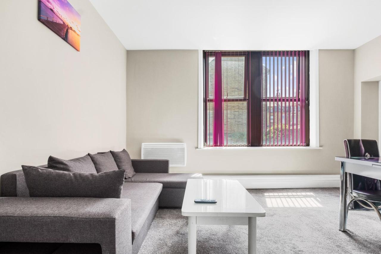 Smiling- North Park Road Apartment