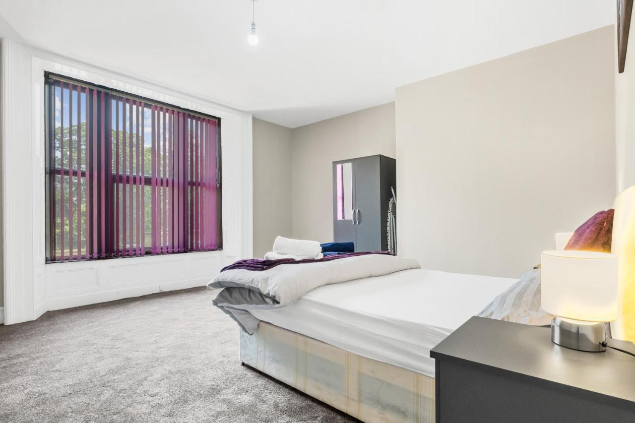 Apartment Smiling- North Park Road