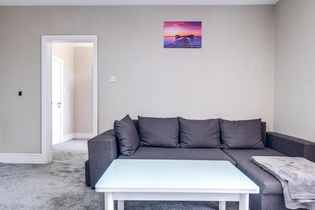 Smiling- North Park Road Apartment