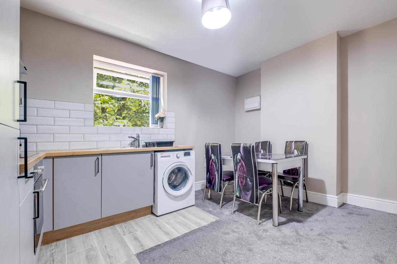 Smiling- North Park Road Apartment