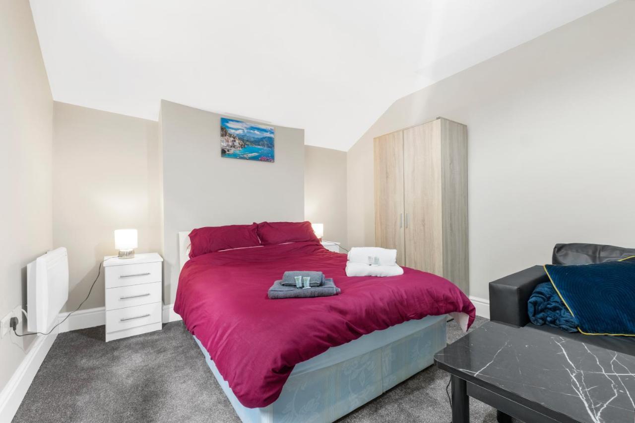 Apartment Smiling- North Park Road Bradford (West Yorkshire)